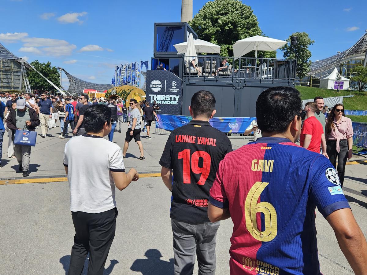Țeapă! Finala blaugrana care n-a fost: sute de fani ai Barcelonei sunt la Munchen pentru Inter - PSG
