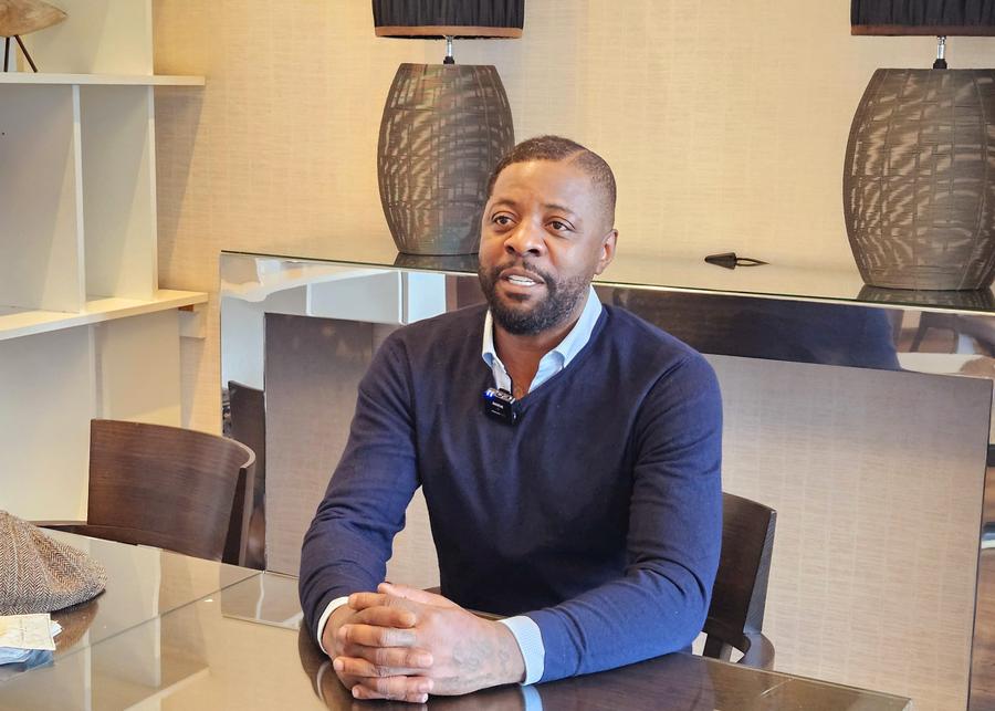 Pascal Nouma nu uită și nu-l iartă pe Hagi pentru ciocnirea agresivă din derby-ul Beșiktaș - Galatasaray, disputat în octombrie 2000 Foto: Eduard Apostol (GSP) Atac fără precedent din Turcia la adresa lui Gică Hagi: „Te urăsc! Mă înjuri de mamă și îmi spui că ești mafiot?! Îți amintești cum te-am pălmuit pe culoar, după derby?”