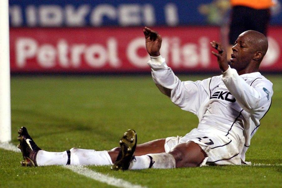 Pascal Nouma a rămas și azi un jucător foarte iubit de fanii lui Beșiktaș Foto: Imago Images Atac fără precedent din Turcia la adresa lui Gică Hagi: „Te urăsc! Mă înjuri de mamă și îmi spui că ești mafiot?! Îți amintești cum te-am pălmuit pe culoar, după derby?”