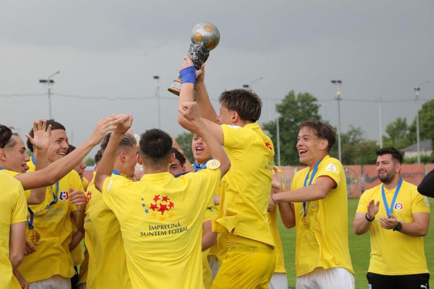 Puștii Craiovei celebrează câștigarea Supercupei / Foto: FRF.RO