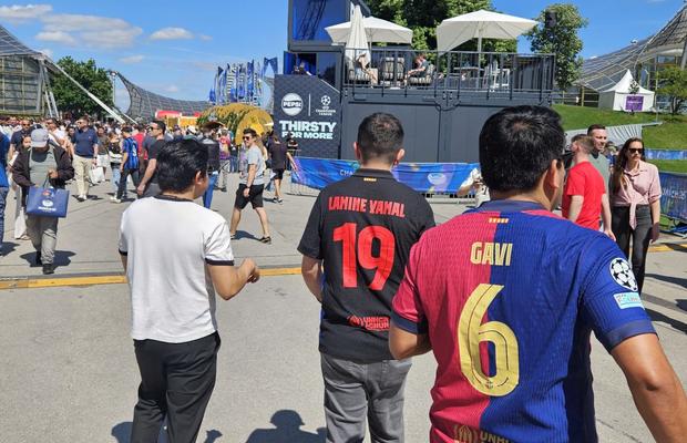 Țeapă! Finala blaugrana care n-a fost: sute de fani ai Barcelonei sunt la Munchen pentru Inter - PSG