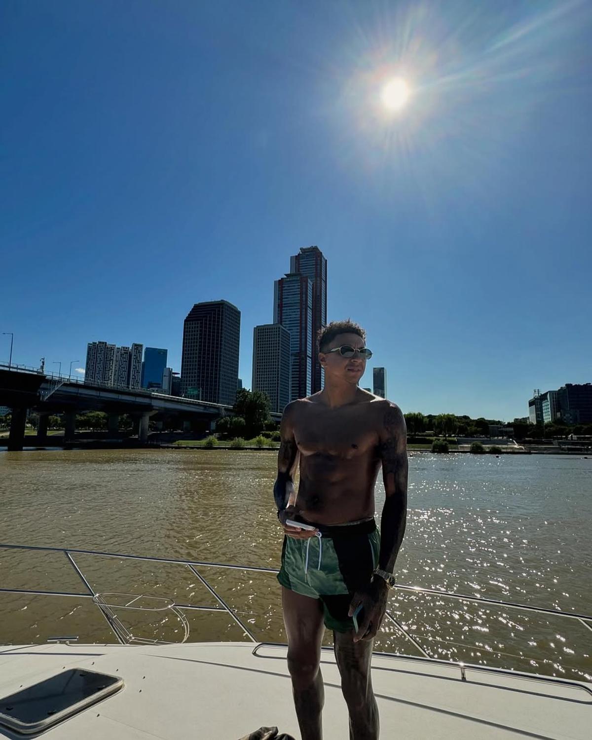 Jesse Lingard și-a uimit fanii cu noul look! De câte ori trebuie să se tundă în Coreea de Sud