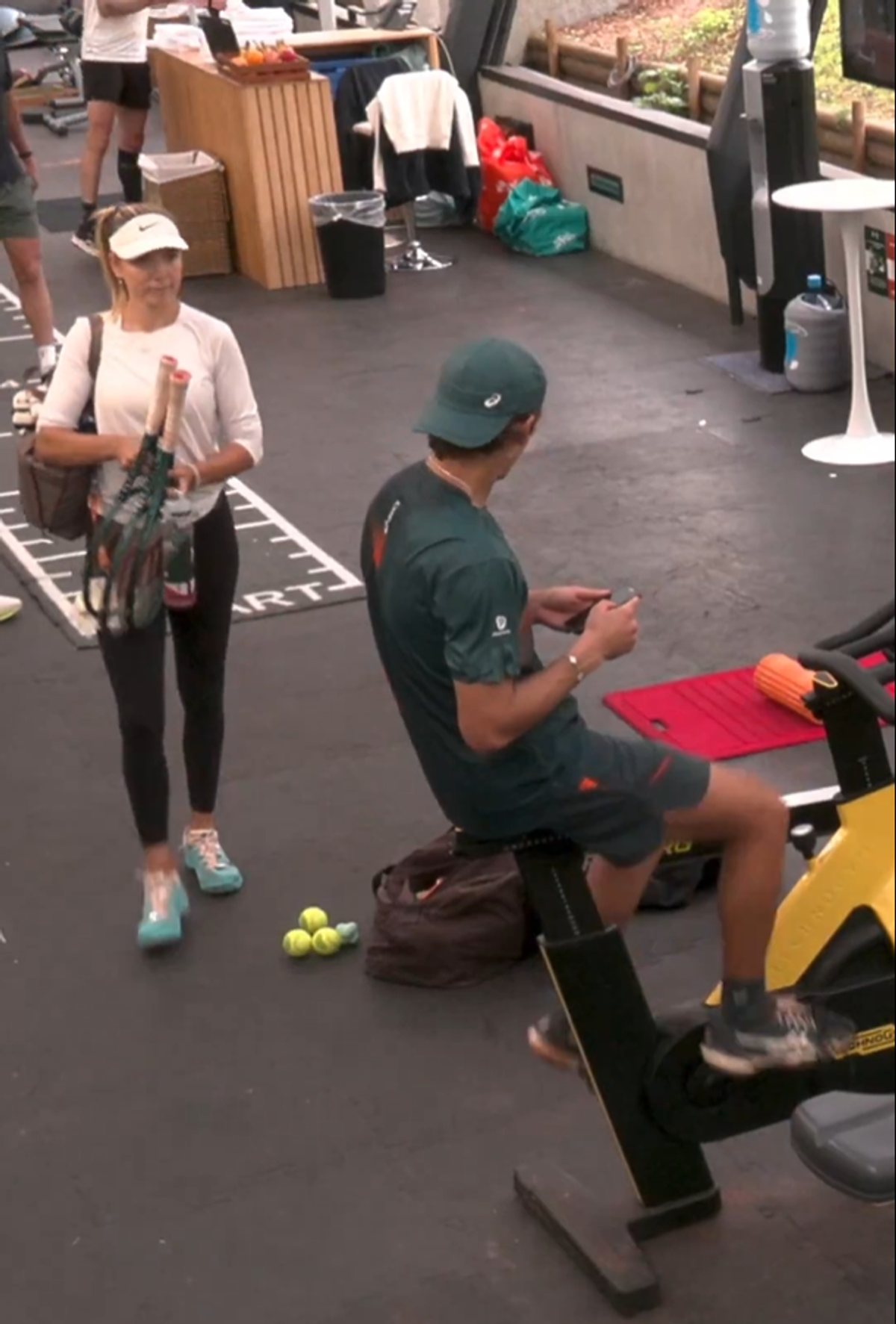 Alex de Minaur, consolat de Katie Boulter la Roland Garros