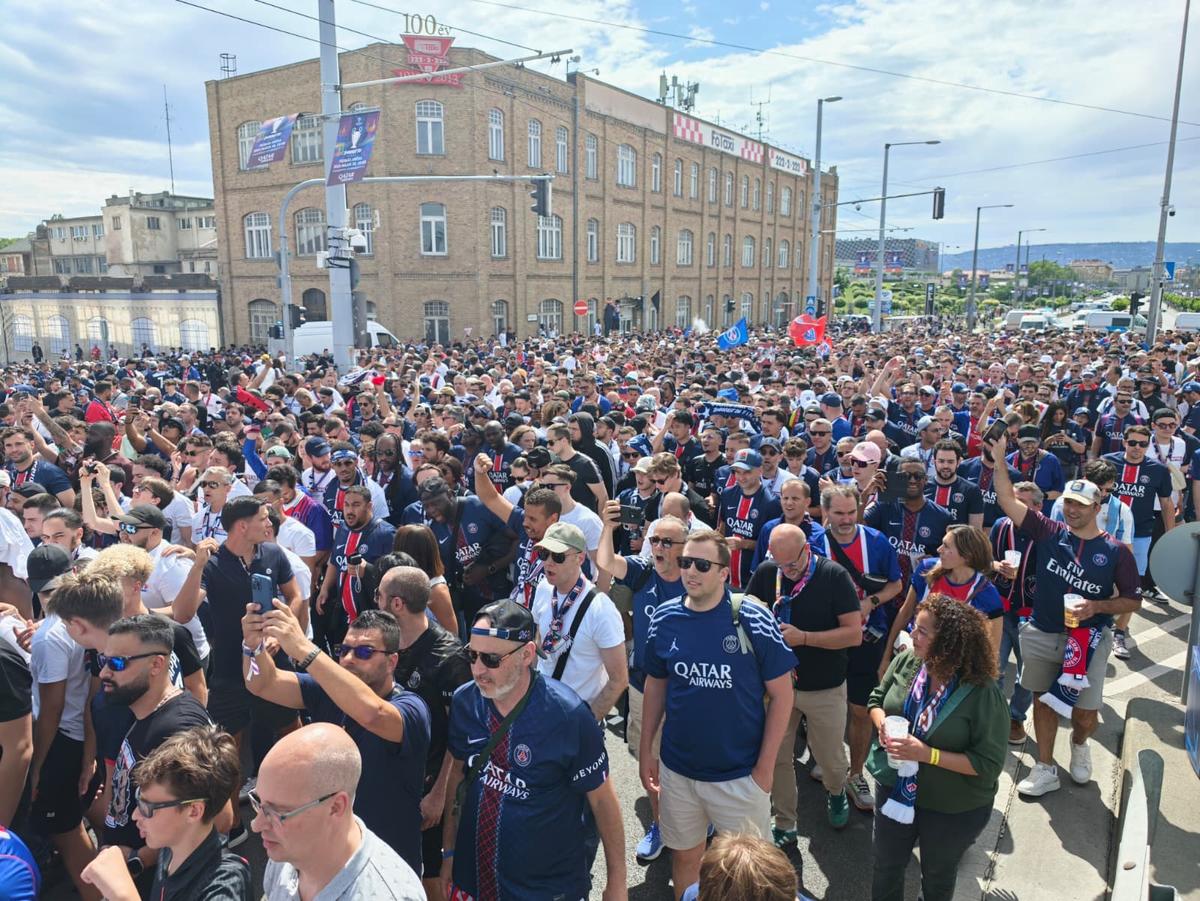 PSG - Arsenal, fanii celor două echipe fac spectacol înaintea finalei UCL 2026