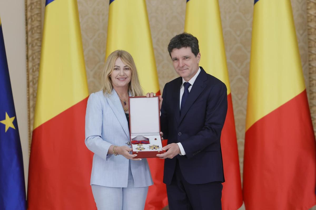 Nadia Comăneci, decorată cu Ordinul Naţional „Steaua României" în grad de Mare Cruce
