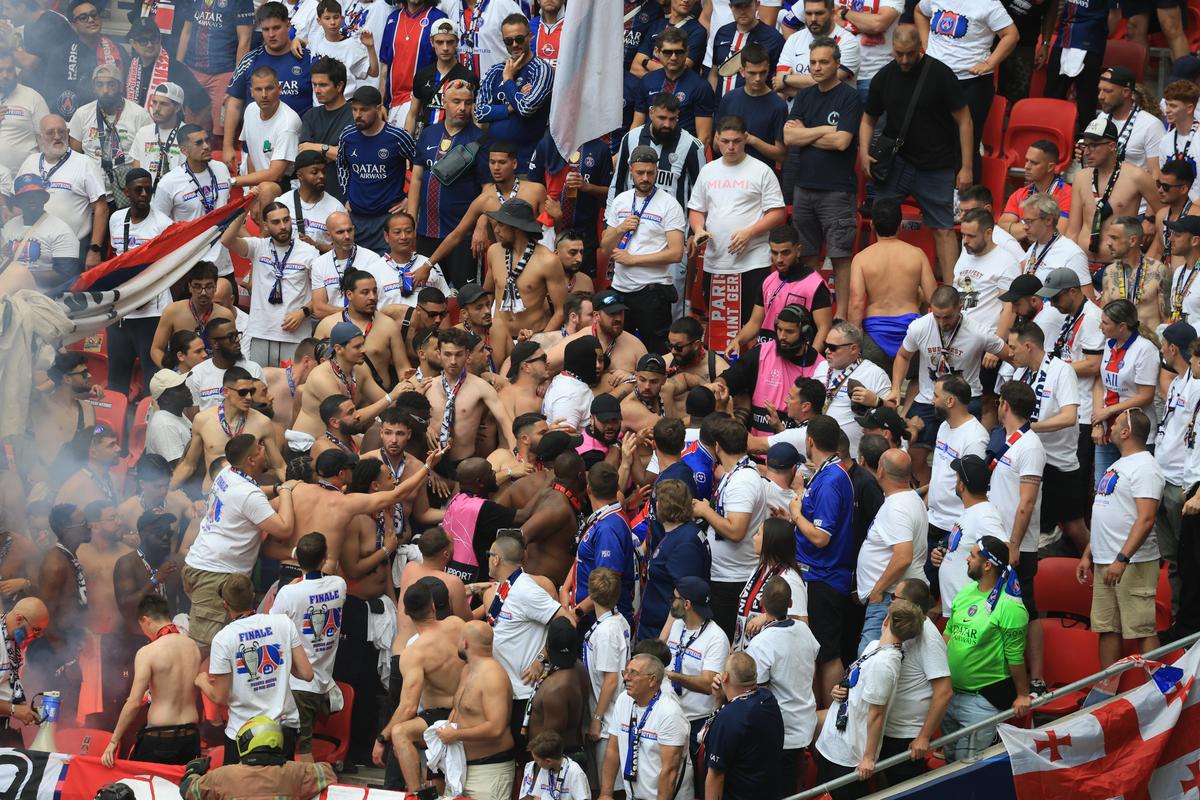 Incidente in peluza PSG la finala cu Arsenal
