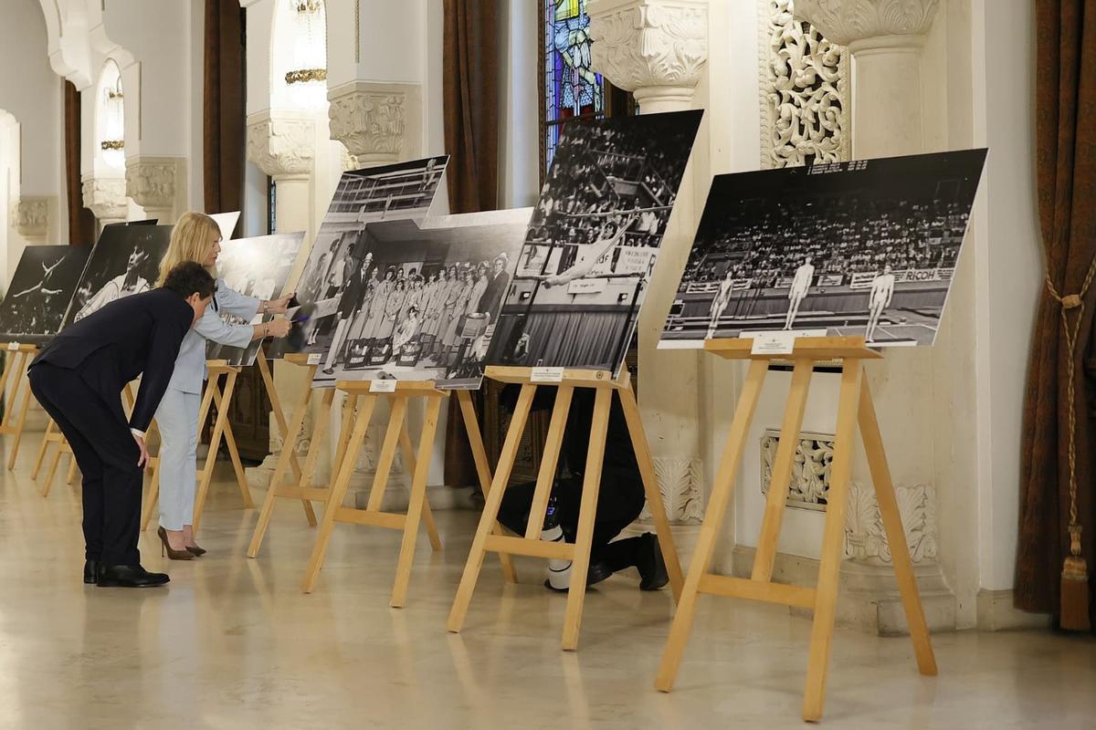 Nadia Comăneci, decorată cu Ordinul Naţional „Steaua României" în grad de Mare Cruce