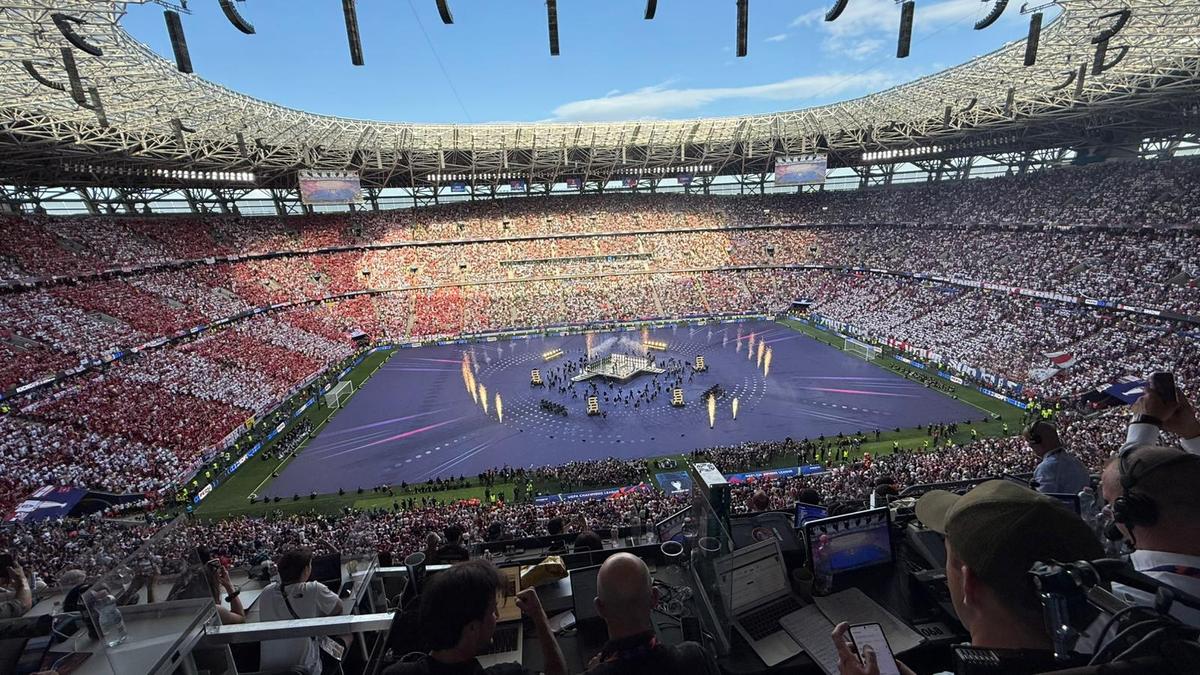 Spectacol grandios înainte de PSG – Arsenal » Rockerii de la „The Killers”, show total la Budapesta