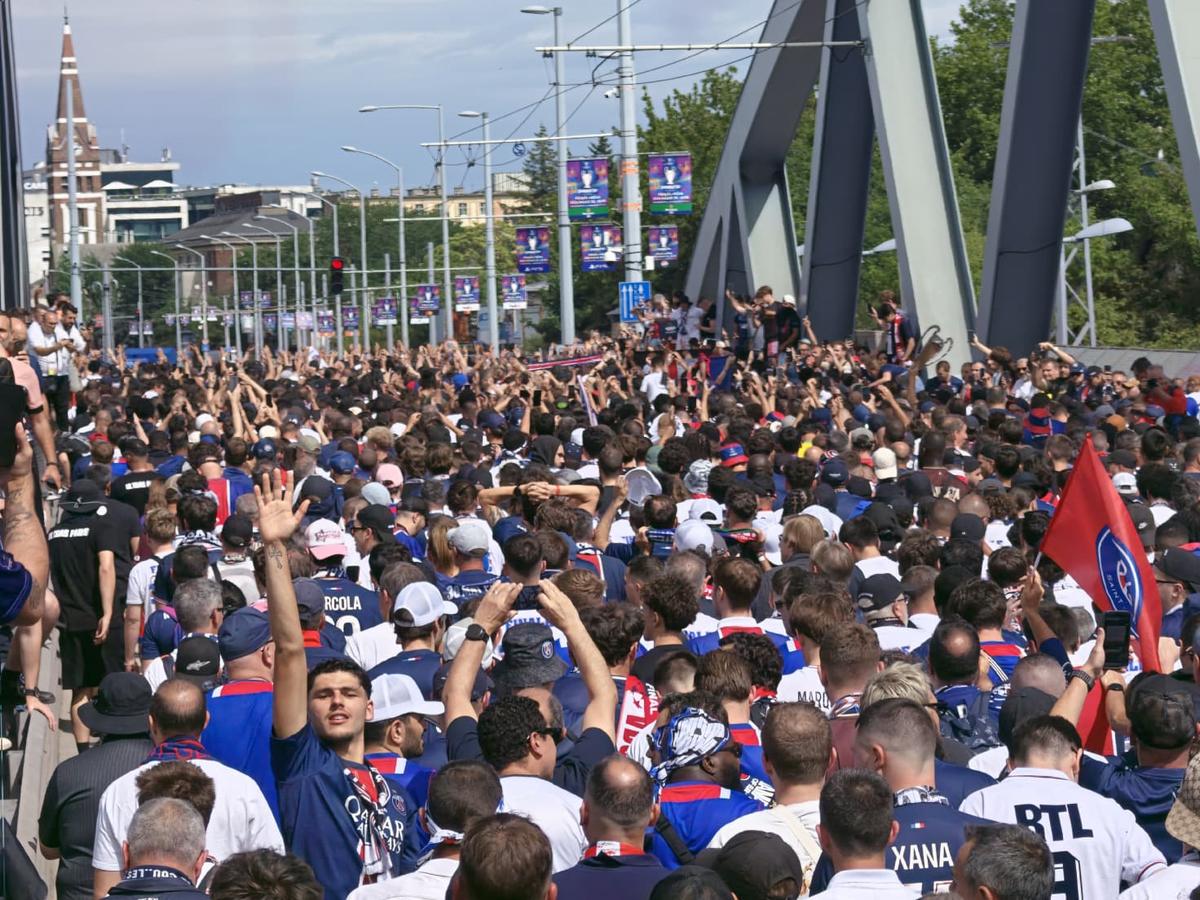 PSG - Arsenal, fanii celor două echipe fac spectacol înaintea finalei UCL 2026