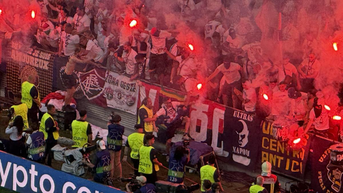 Imaginile cenzurate de UEFA la televizor! » Haos total după golul lui Dembele: poliția a intrat în forță pe stadion