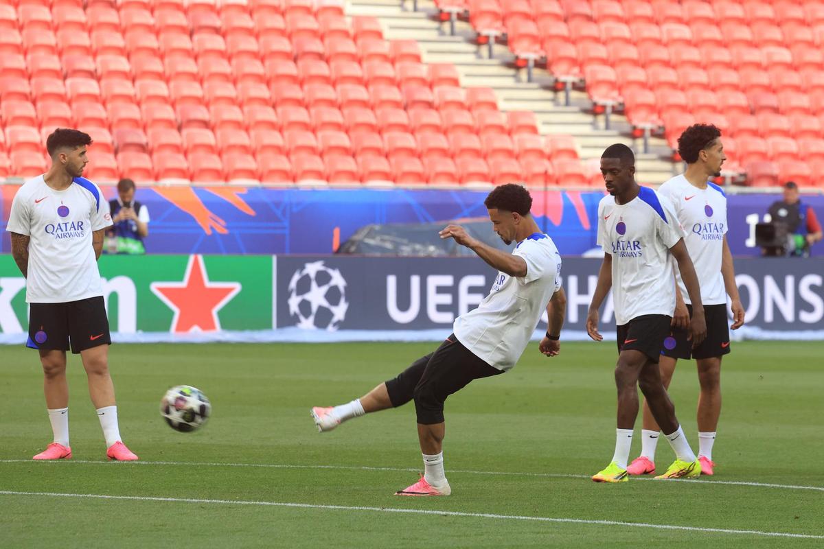 Imagini de la antrenamentul lui PSG și Arsenal, Puskas Arena