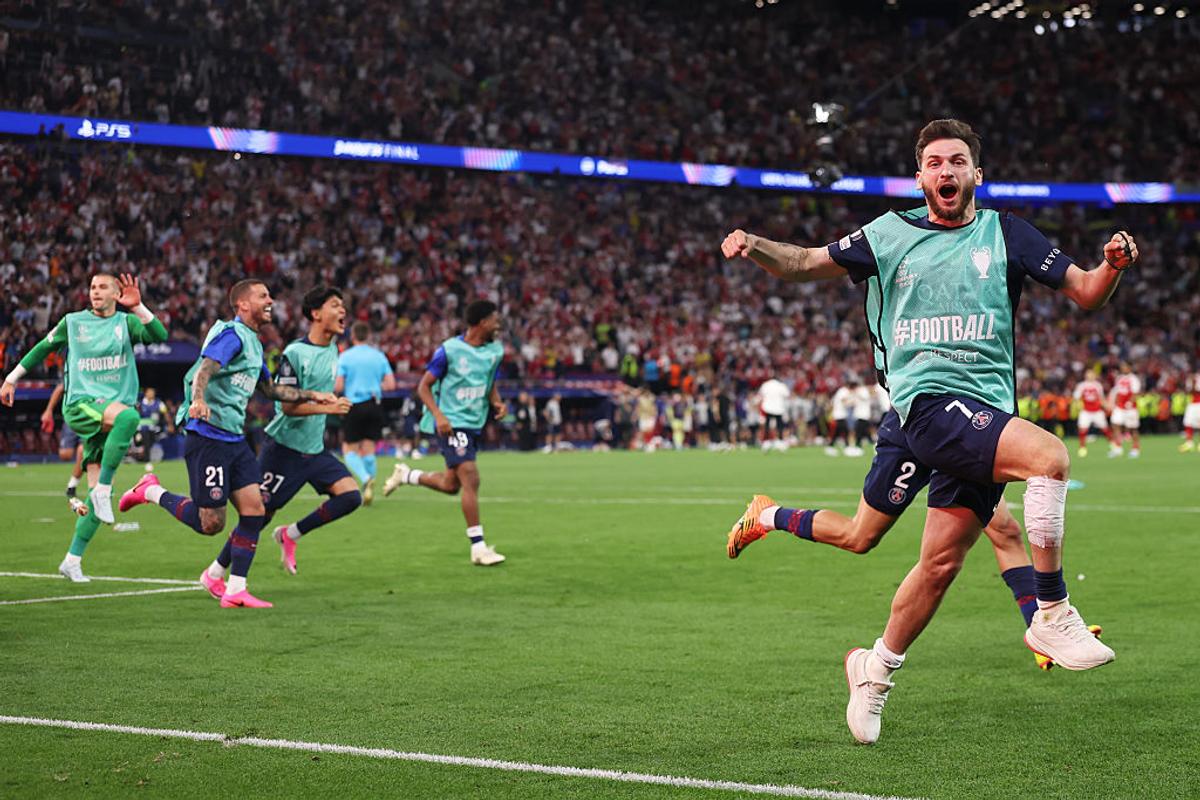 Imaginea zilei la Budapesta! Ce făcea Marquinhos, căpitanul lui PSG, în timp ce colegii lui declanșaseră sărbătoarea