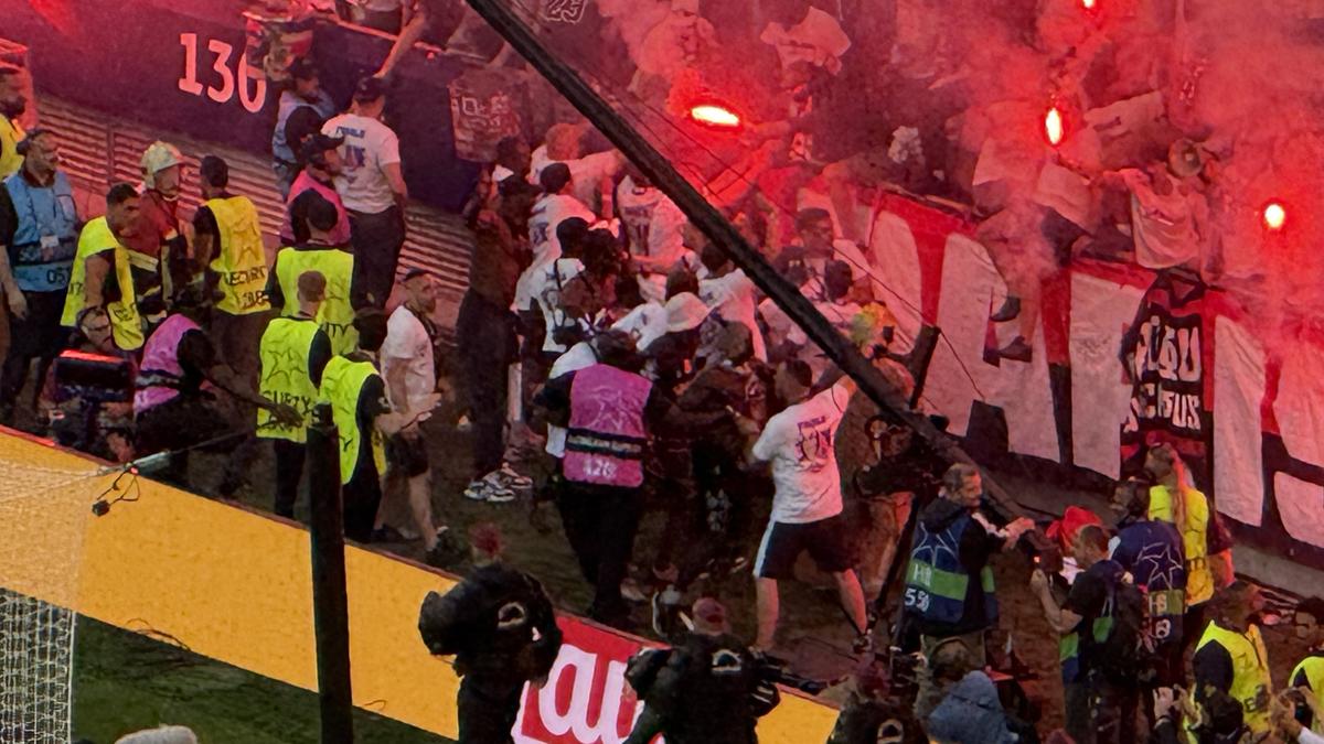 Imaginile cenzurate de UEFA la televizor! » Haos total după golul lui Dembele: poliția a intrat în forță pe stadion