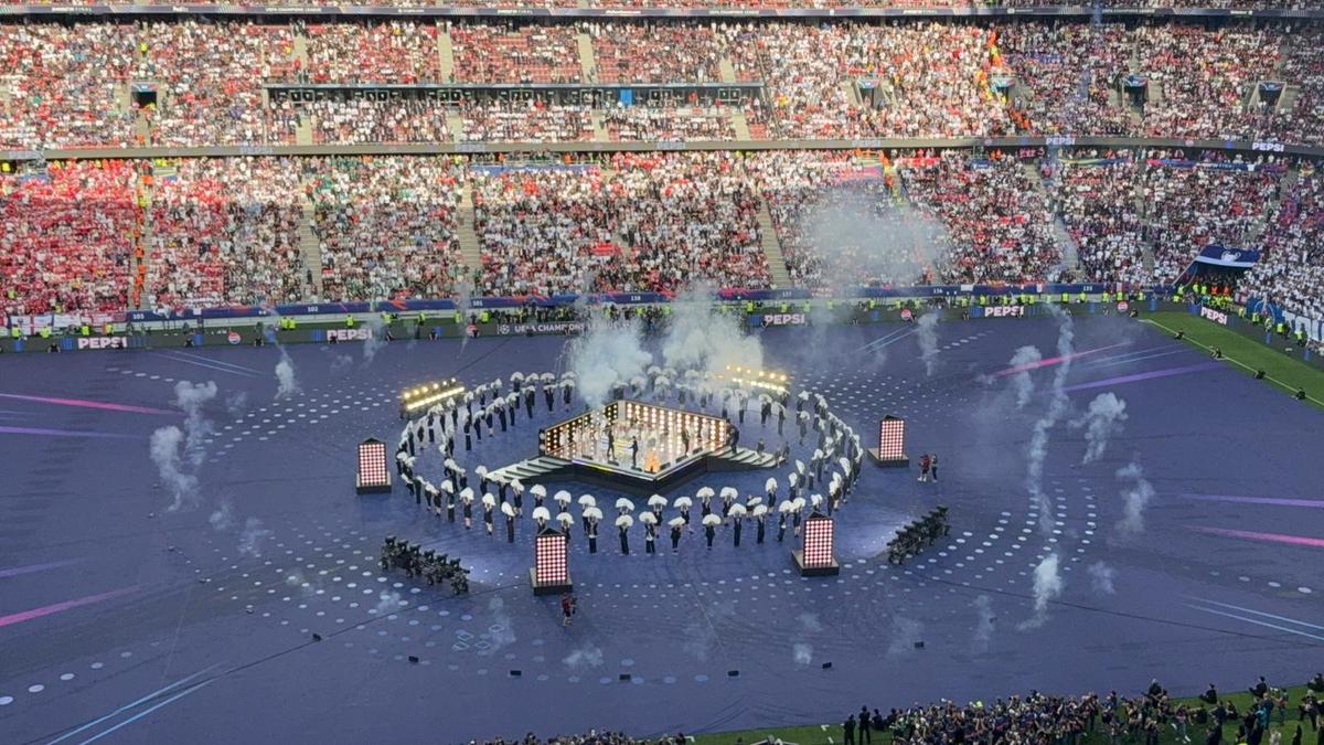 Spectacol grandios înainte de PSG – Arsenal » Rockerii de la „The Killers”, show total la Budapesta