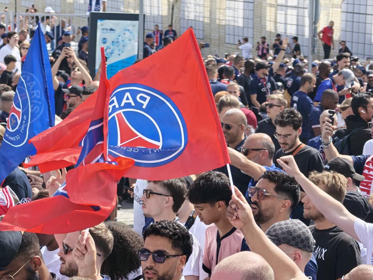 PSG - Arsenal, fanii celor două echipe fac spectacol înaintea finalei UCL 2026