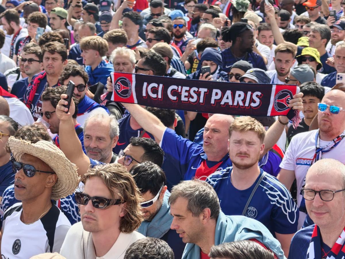 PSG - Arsenal, fanii celor două echipe fac spectacol înaintea finalei UCL 2026