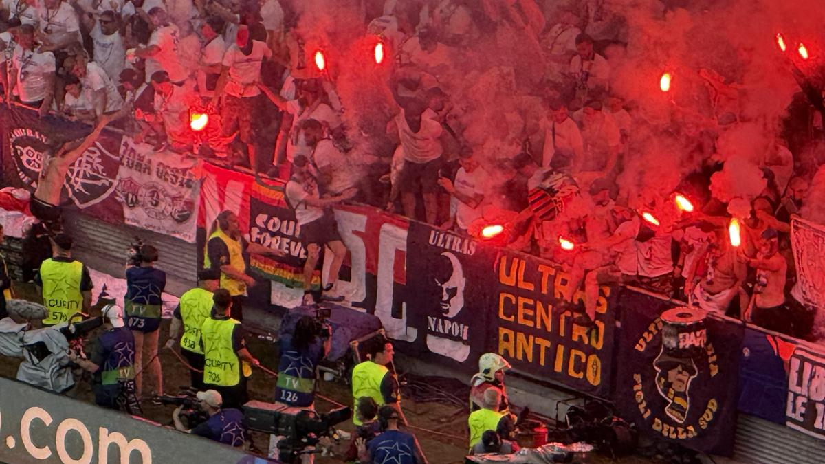 Imaginile cenzurate de UEFA la televizor! » Haos total după golul lui Dembele: poliția a intrat în forță pe stadion