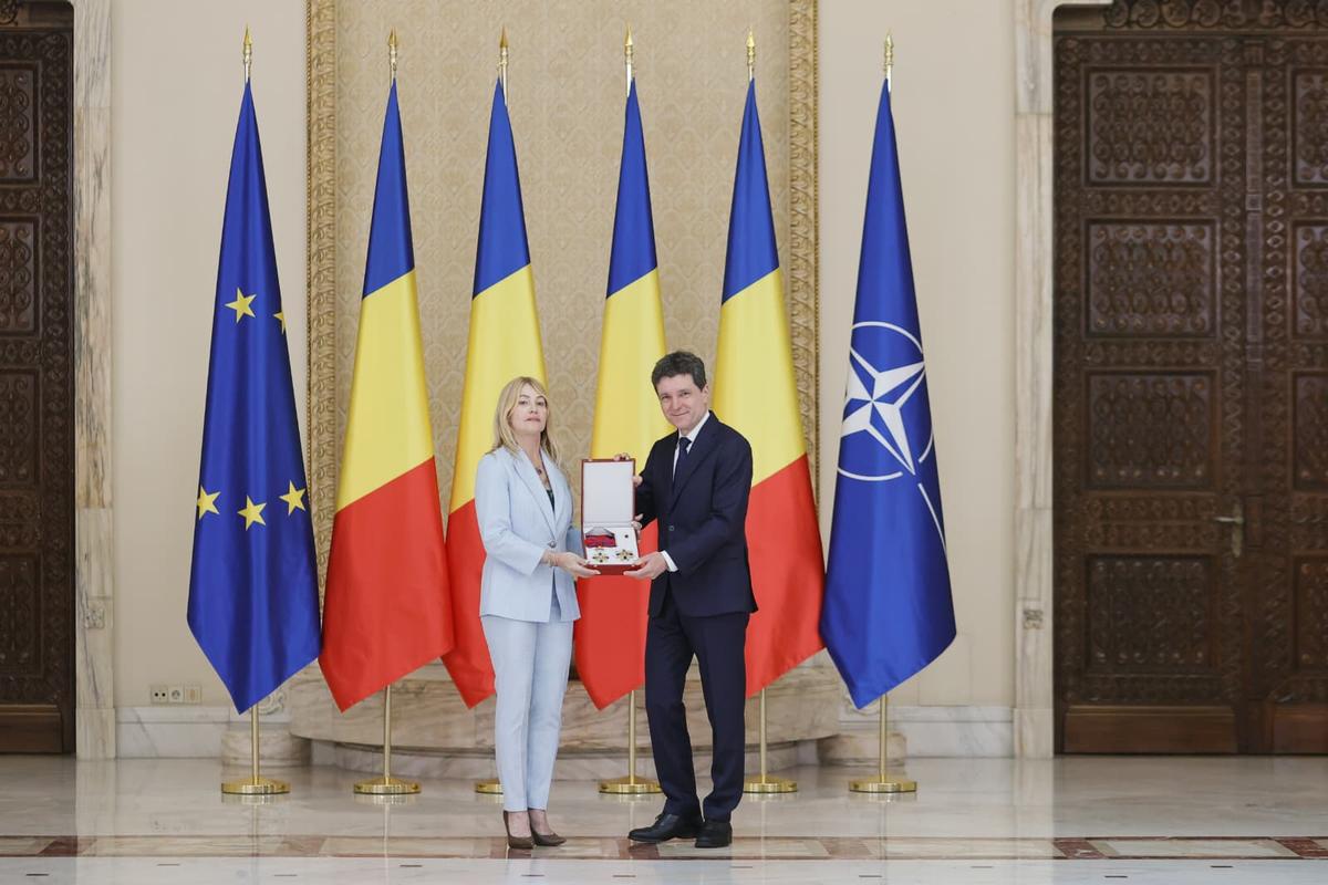 Nadia Comăneci, decorată cu Ordinul Naţional „Steaua României" în grad de Mare Cruce