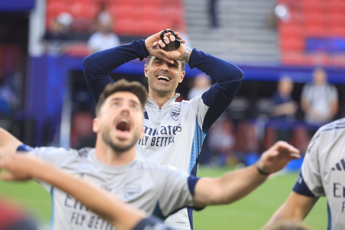 Imagini de la antrenamentul oficial al lui Arsenal