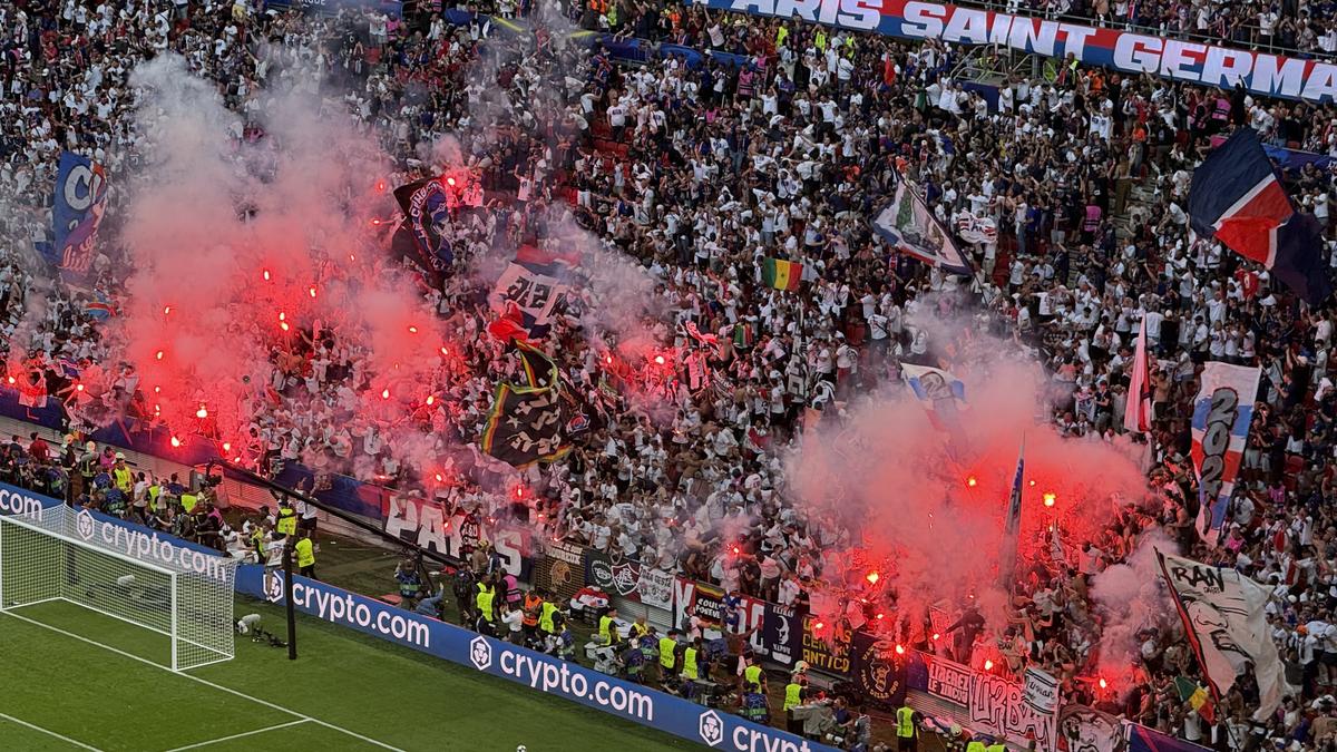 Imaginile cenzurate de UEFA la televizor! » Haos total după golul lui Dembele: poliția a intrat în forță pe stadion