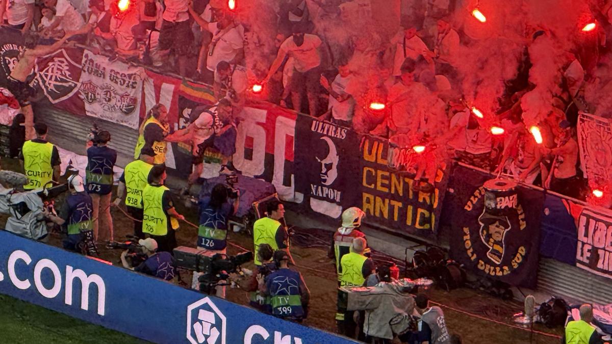 Imaginile cenzurate de UEFA la televizor! » Haos total după golul lui Dembele: poliția a intrat în forță pe stadion