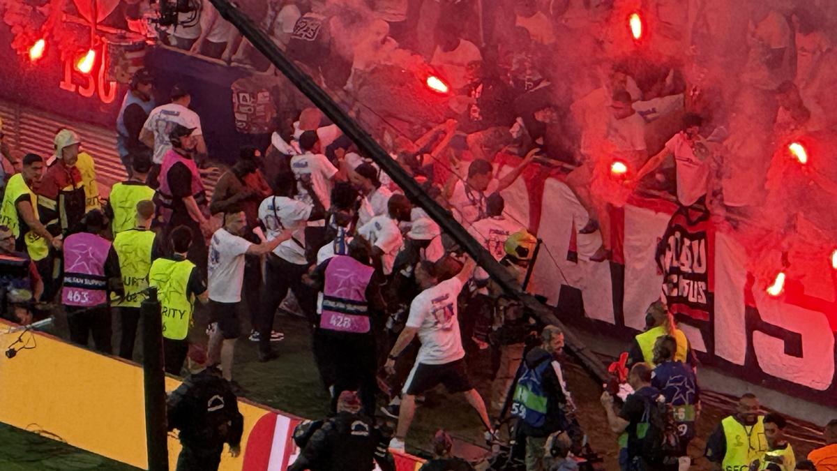 Imaginile cenzurate de UEFA la televizor! » Haos total după golul lui Dembele: poliția a intrat în forță pe stadion