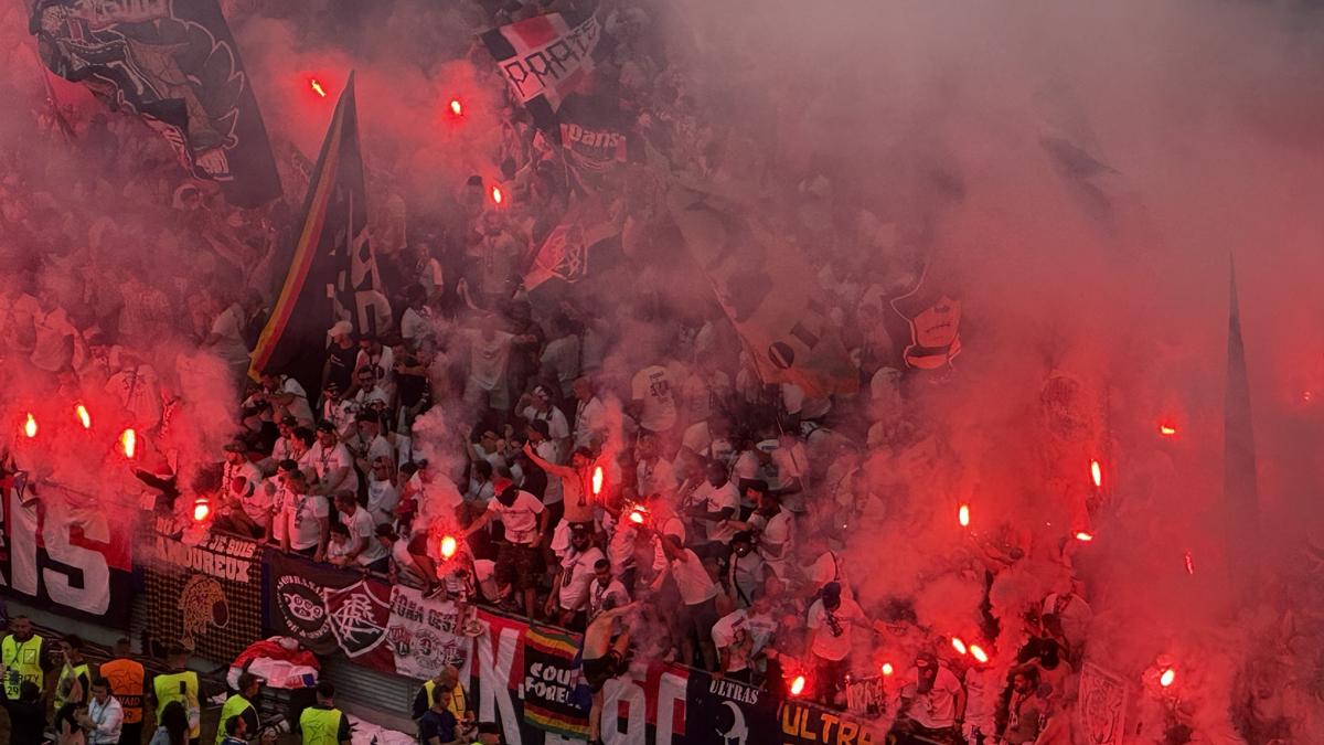 Imaginile cenzurate de UEFA la televizor! » Haos total după golul lui Dembele: poliția a intrat în forță pe stadion