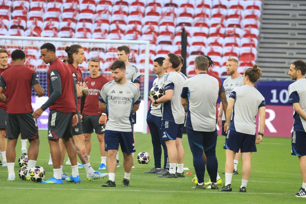 Imagini de la antrenamentul lui PSG și Arsenal, Puskas Arena