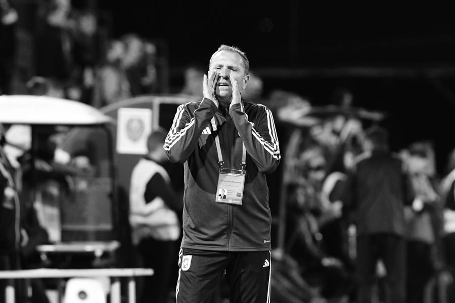 Paul Răducan, pe banca lui FCU Craiova în 2023. Foto: Imago Images Veste tragică: antrenorul din 2023 al lui FCU Craiova s-a stins la 58 de ani