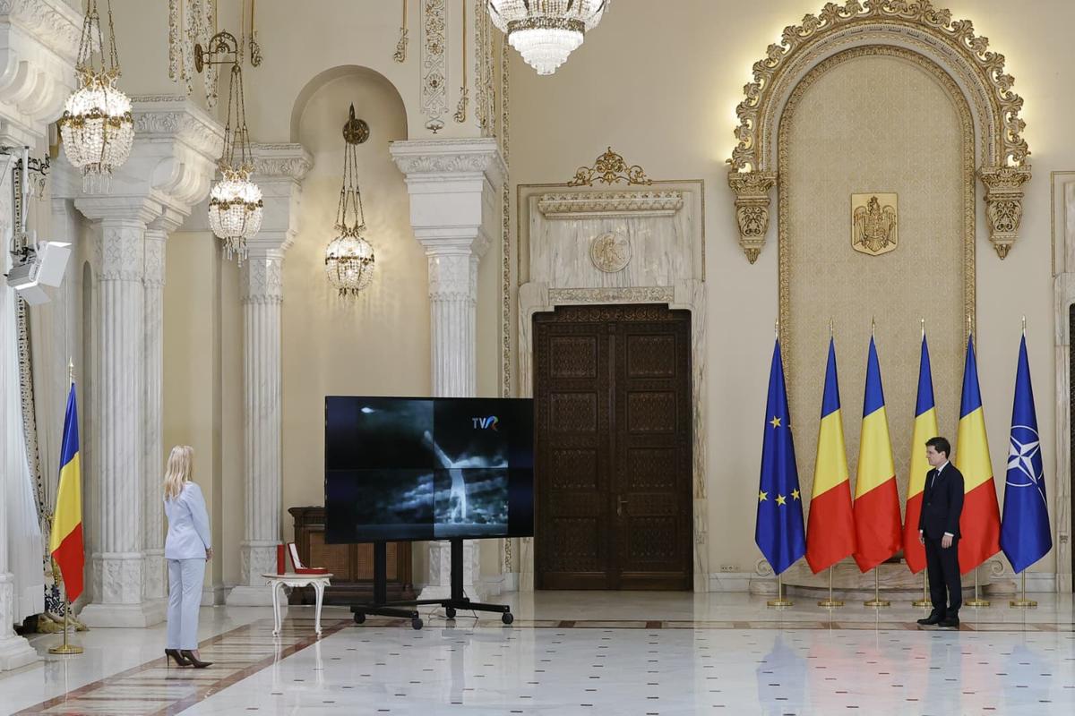 Nadia Comăneci, decorată cu Ordinul Naţional „Steaua României" în grad de Mare Cruce