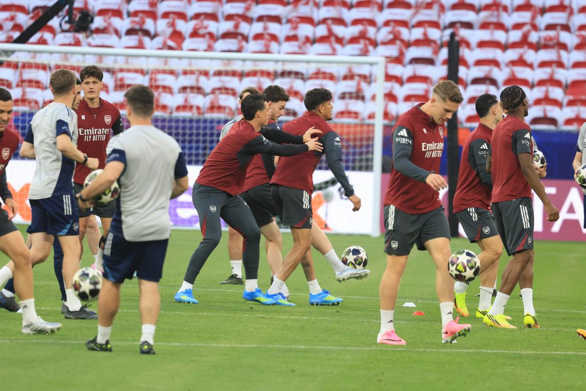 Imagini de la antrenamentul oficial al lui Arsenal