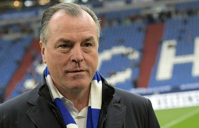Patronul abatorului cu 1.000 de români bolnavi de COVID-19 și-a dat azi demisia de la clubul din Bundesliga