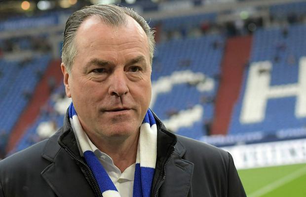 Patronul abatorului cu 1.000 de români bolnavi de COVID-19 și-a dat azi demisia de la clubul din Bundesliga