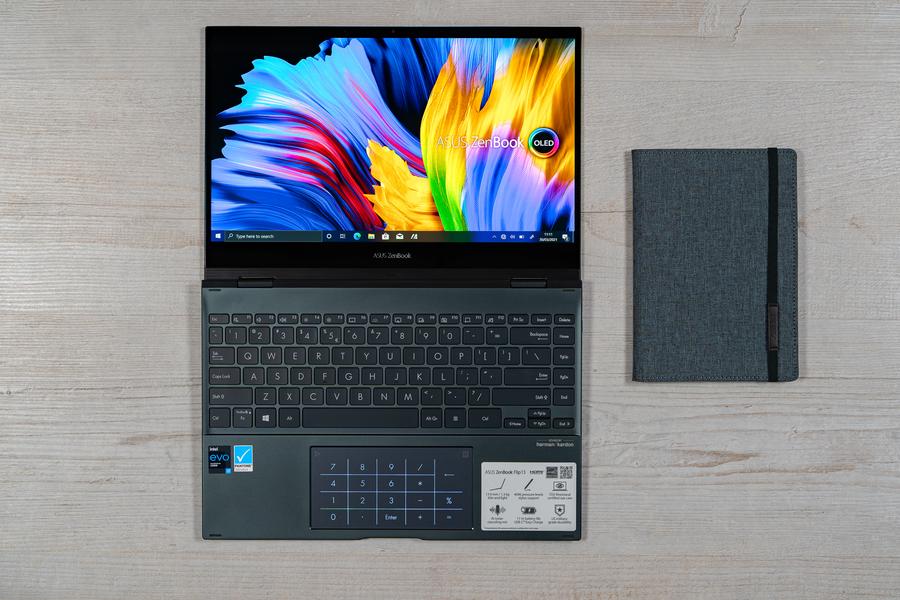Punct ochit, punct lovit: Laptopurile ASUS cu ecrane OLED