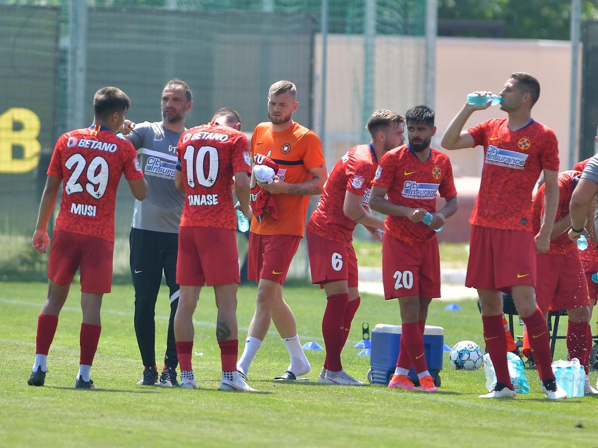 Toropiți de zgârcenie: cum a făcut Becali o economie de 100.000 de euro pe cheltuiala jucătorilor de la FCSB