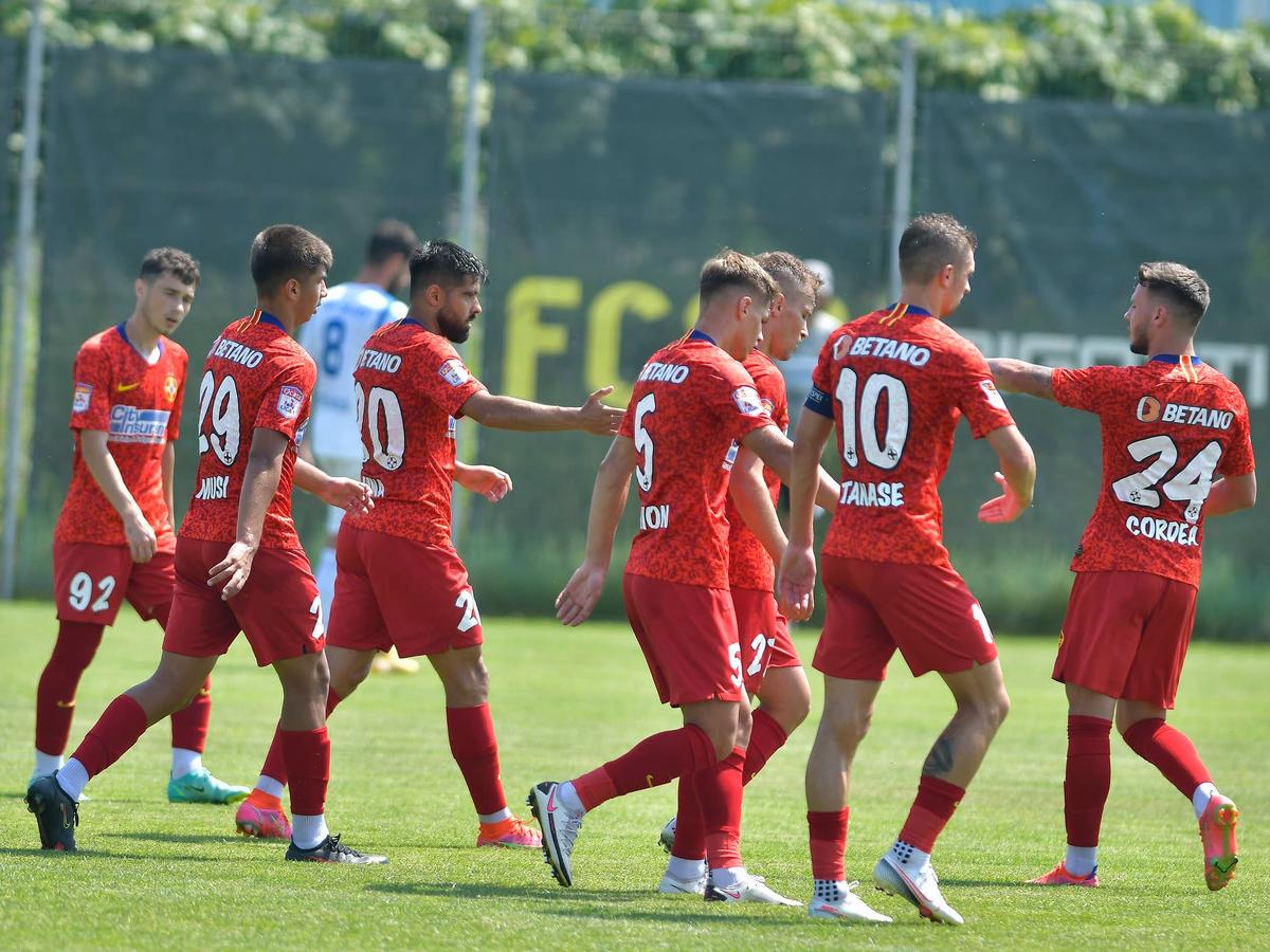 Toropiți de zgârcenie: cum a făcut Becali o economie de 100.000 de euro pe cheltuiala jucătorilor de la FCSB