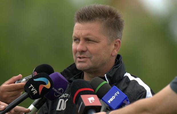 Primele reacții din vestiar, de la startul grevei de la Dinamo » Uhrin, la capătul puterilor: „Jucătorii nu vor să mai joace, nu știu dacă voi continua”