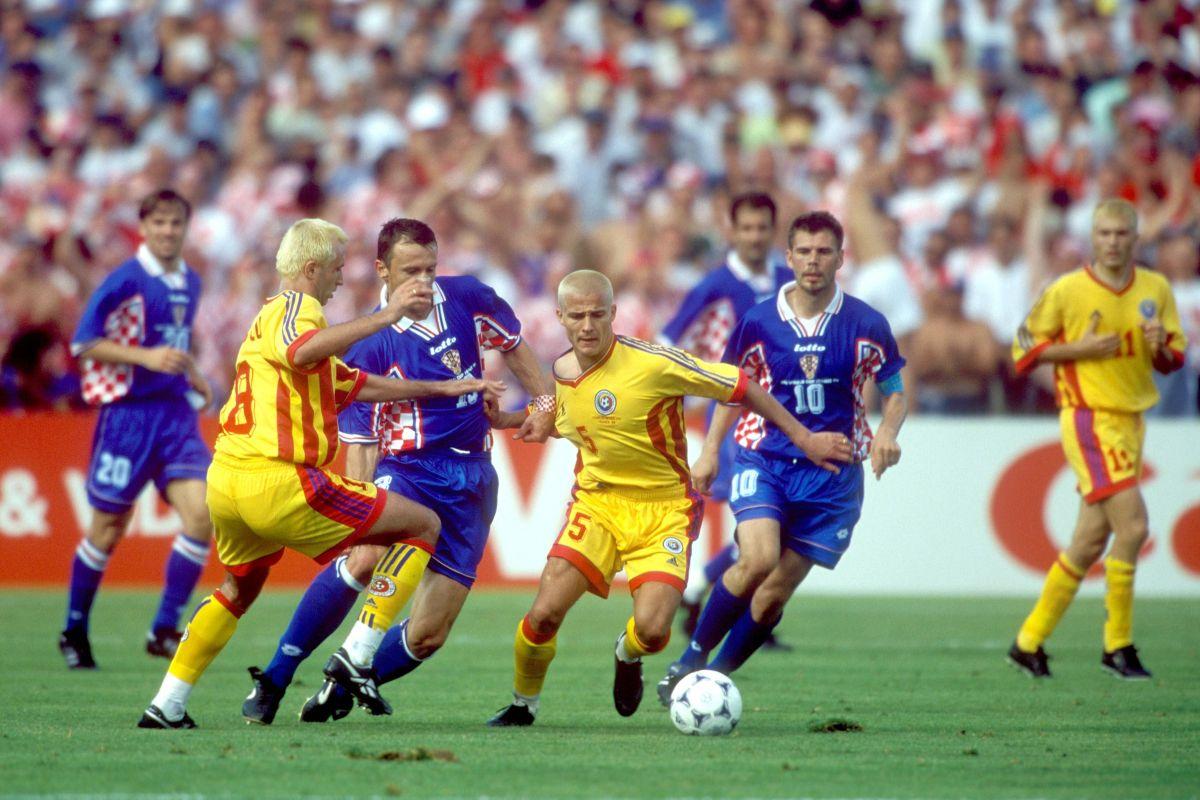 Cum s-a ajuns la: „Tu, cu mustață, nu strâmba!” » GSP a vorbit cu jurnalistul care l-a enervat pe Hagi la conferința epocală din '98: „M-a văzut și s-a declanșat flacăra!”