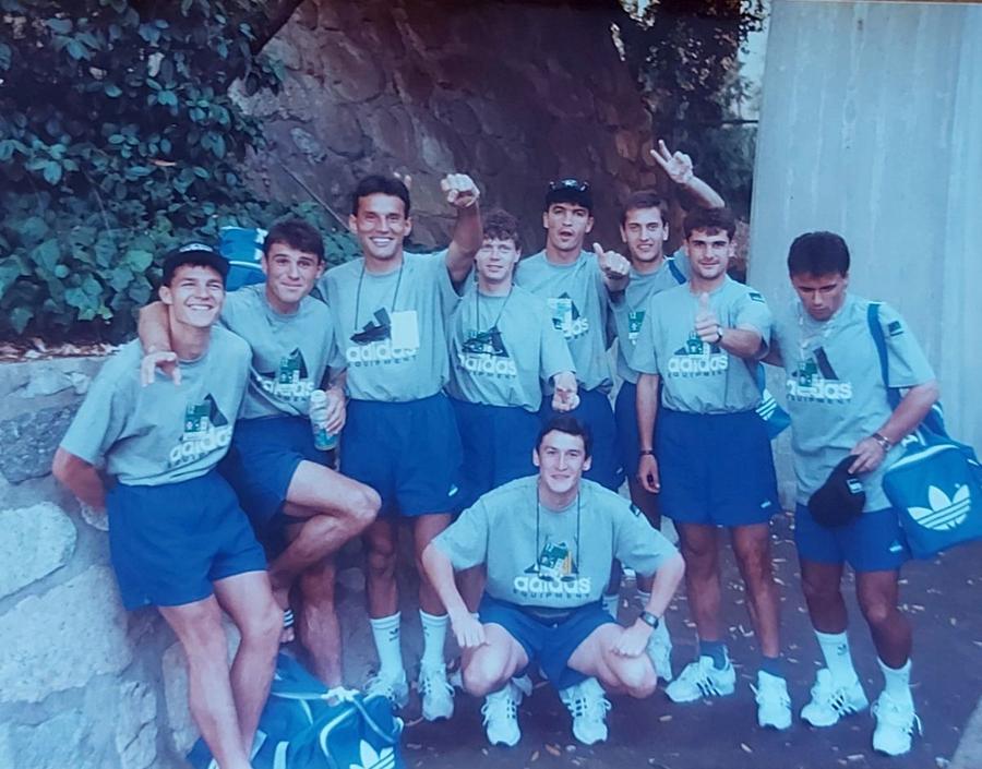 În vremurile Generației de Aur, fotografie polaroid din 1994, din America, Marian Ivan fiind fostul coleg de cameră al lui Gică Hagi Marian Ivan: „La Dinamo nu mai e timp de văicăreală!” + „Becali nu se va lăsa până când nu va fi campion din nou”