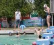 Antrenor din 2004 la CSM Brăila, Cătălin Nistor crede că exemplul tânărului dublu campion mondial „ar trebui să schimbe tot, pe noi, ca oameni, să ne dorim și să vrem mai mult fiindcă el e dovada că putem, cu muncă și seriozitate”.
