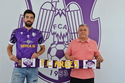 Ionuț Balaur, prezentat la FC Argeș/ foto: Facebook @Fotbal Club Arges Pitesti