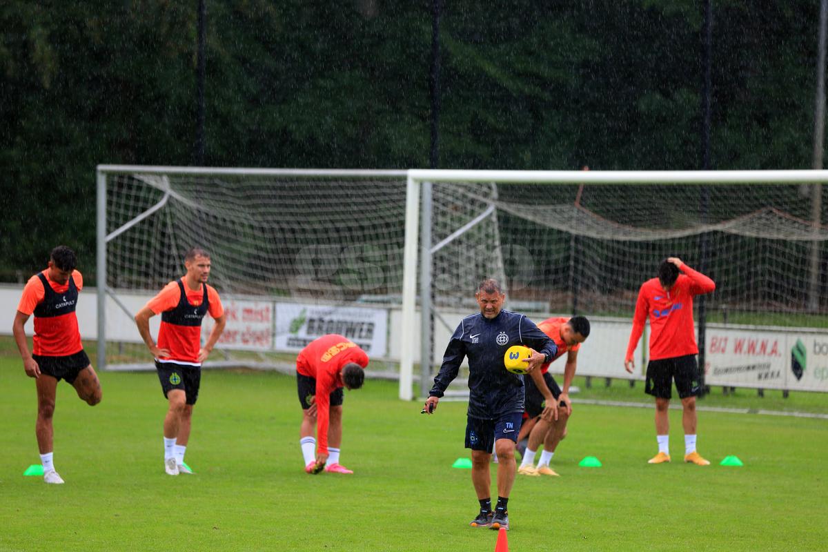 Pintilii sau Charalambous: cine e adevăratul A1 la FCSB? GSP a urmărit antrenamentele „roș-albaștrilor” din Olanda și a obținut răspunsul