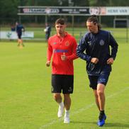 David Miculescu (stânga) a făcut alergări ușoare alături de Ovidiu Petre, analistul video de la FCSB (foto: Ionuț Iordache/GSP)