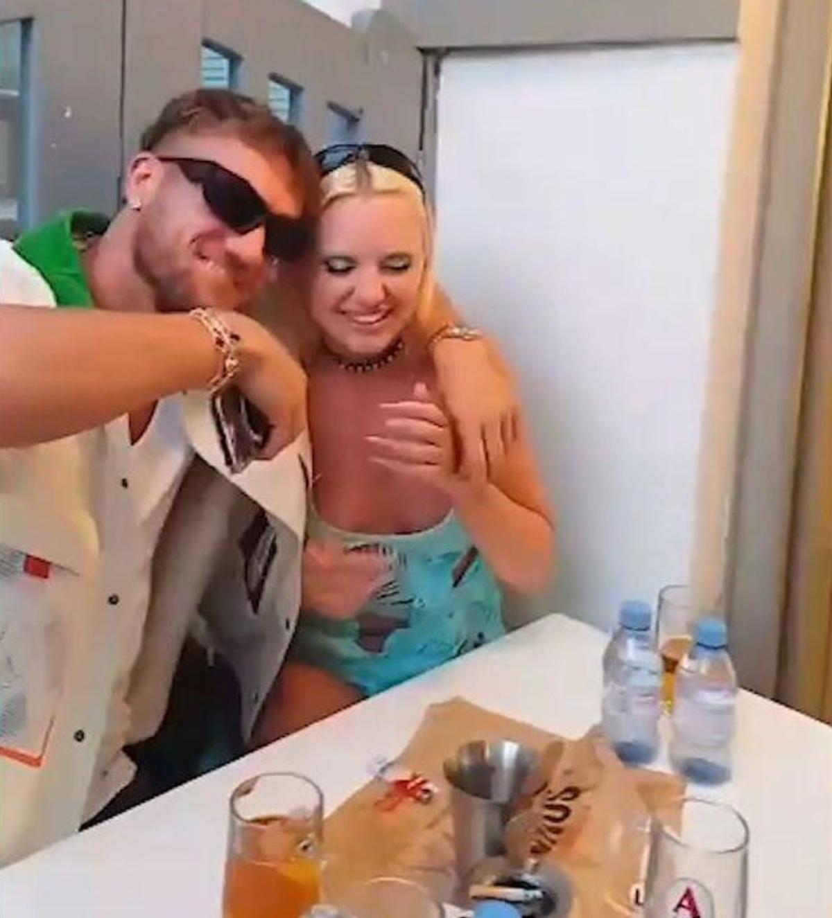 Tabloidele scriu despre o nouă idilă: „Alexandra Stan, îndrăgostită de fotbalistul mai mic decât ea cu 9 ani”