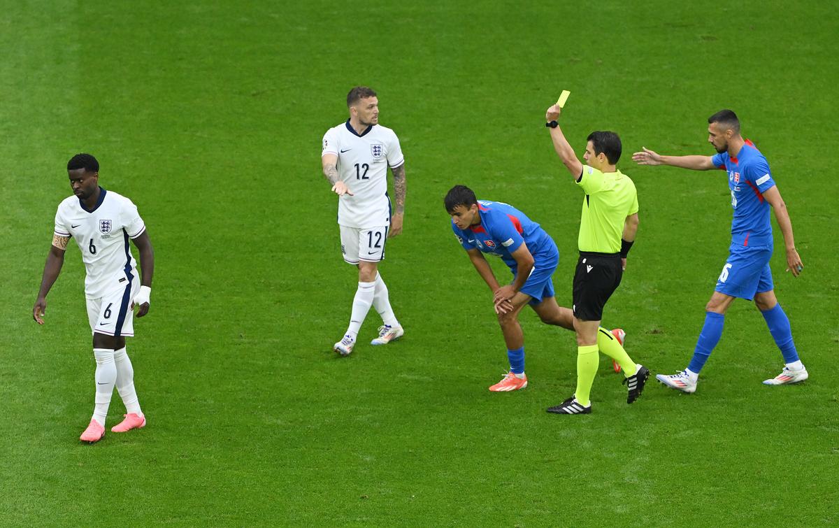 Anglia – Slovacia 2-1 » Jude Bellingham și Harry Kane au tranșat calificarea în prelungiri, după ce englezi au jucat penibil 90 de minute. Anglia - Elveția, primul sfert de la EURO