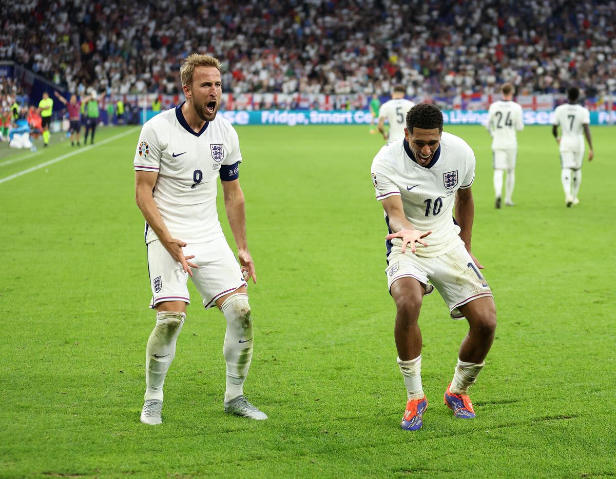 Anglia – Slovacia 2-1 » Jude Bellingham și Harry Kane au tranșat calificarea în prelungiri, după ce englezi au jucat penibil 90 de minute. Anglia - Elveția, primul sfert de la EURO