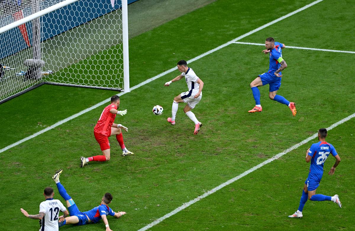 Anglia – Slovacia 2-1 » Jude Bellingham și Harry Kane au tranșat calificarea în prelungiri, după ce englezi au jucat penibil 90 de minute. Anglia - Elveția, primul sfert de la EURO