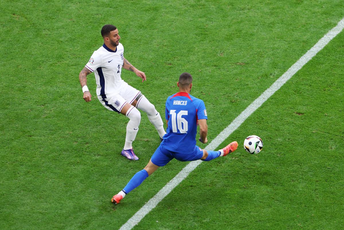 Anglia – Slovacia 2-1 » Jude Bellingham și Harry Kane au tranșat calificarea în prelungiri, după ce englezi au jucat penibil 90 de minute. Anglia - Elveția, primul sfert de la EURO