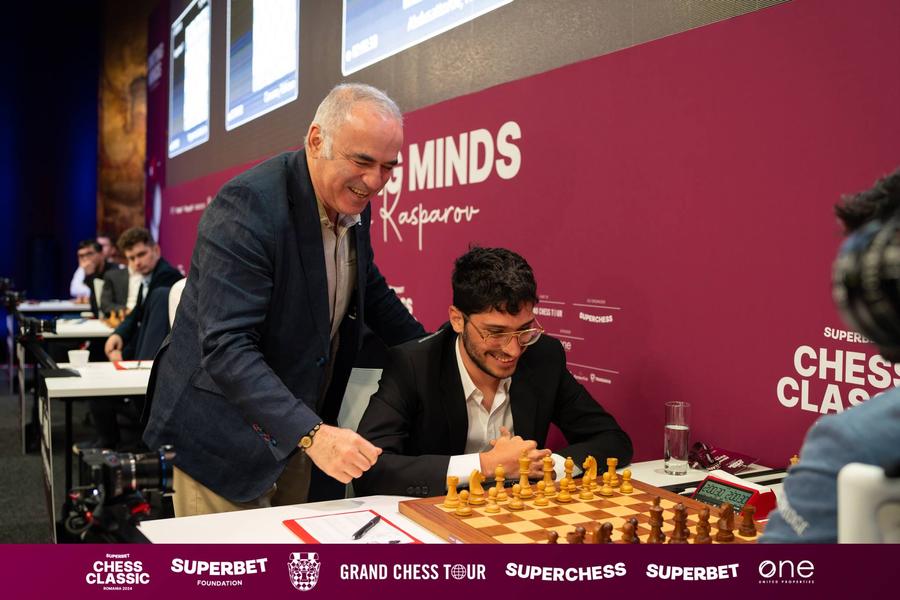 A patra rundă de confruntări de la Superbet Chess Classic România 2024 s-a încheiat cu două victorii și trei remize