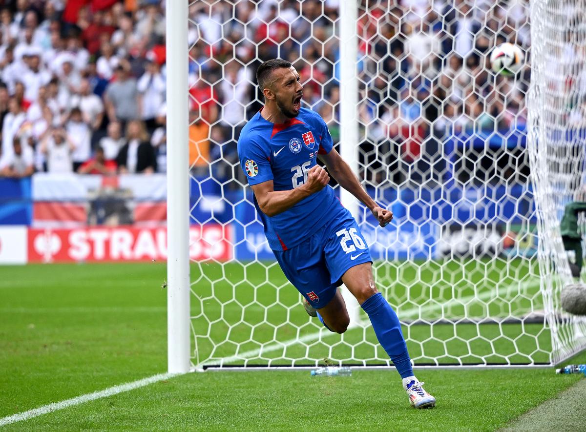 Anglia – Slovacia 2-1 » Jude Bellingham și Harry Kane au tranșat calificarea în prelungiri, după ce englezi au jucat penibil 90 de minute. Anglia - Elveția, primul sfert de la EURO
